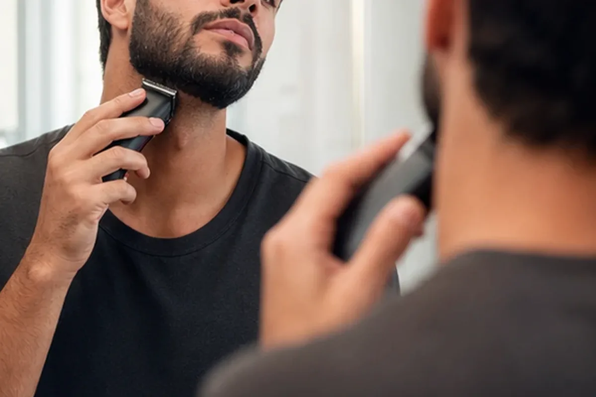 Emotionaler und authentischer Anwendungsmoment rund um Gesichtsrasierer für feine Haare