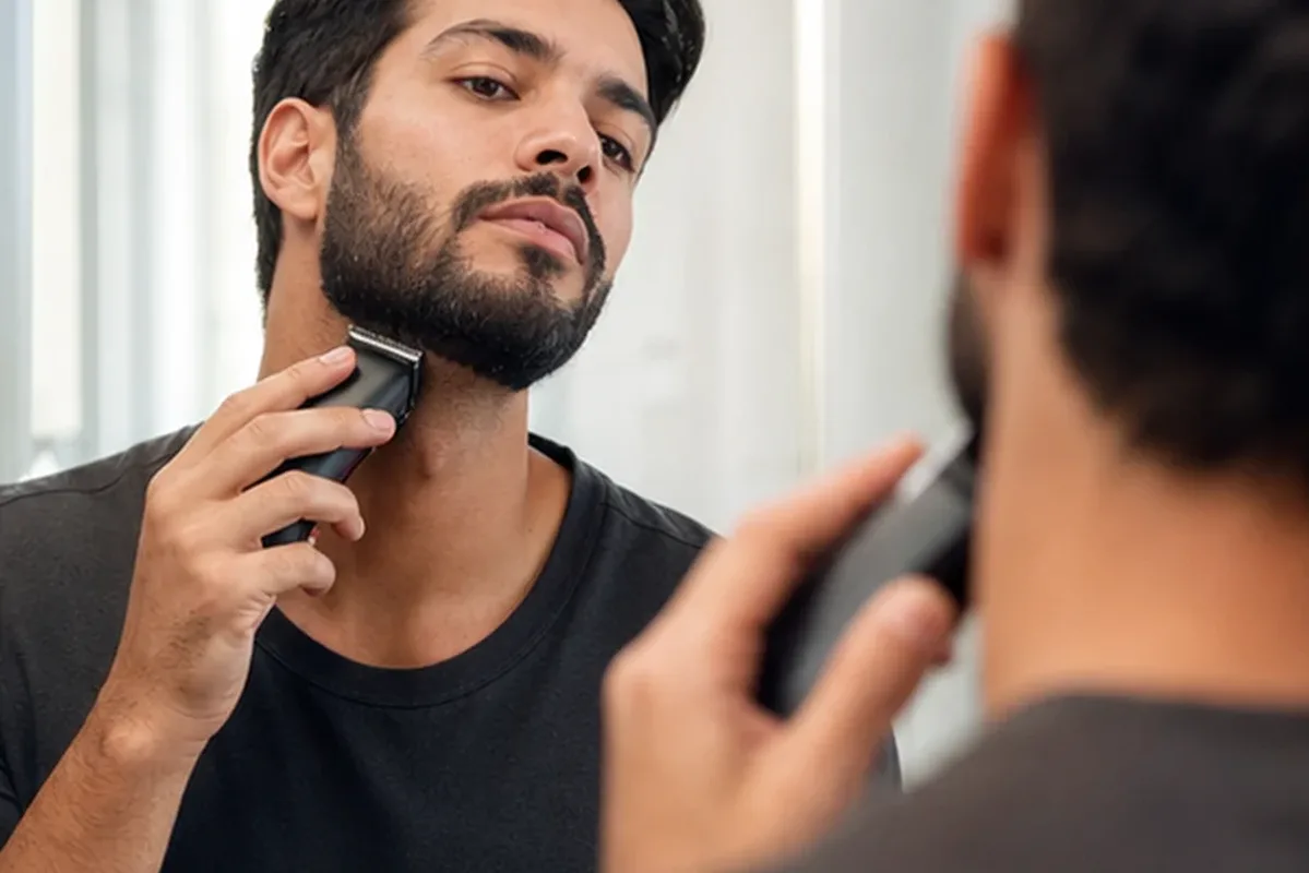 Authentische Beauty-Routine passend zum Thema Rasierhobel für die Bikinizone