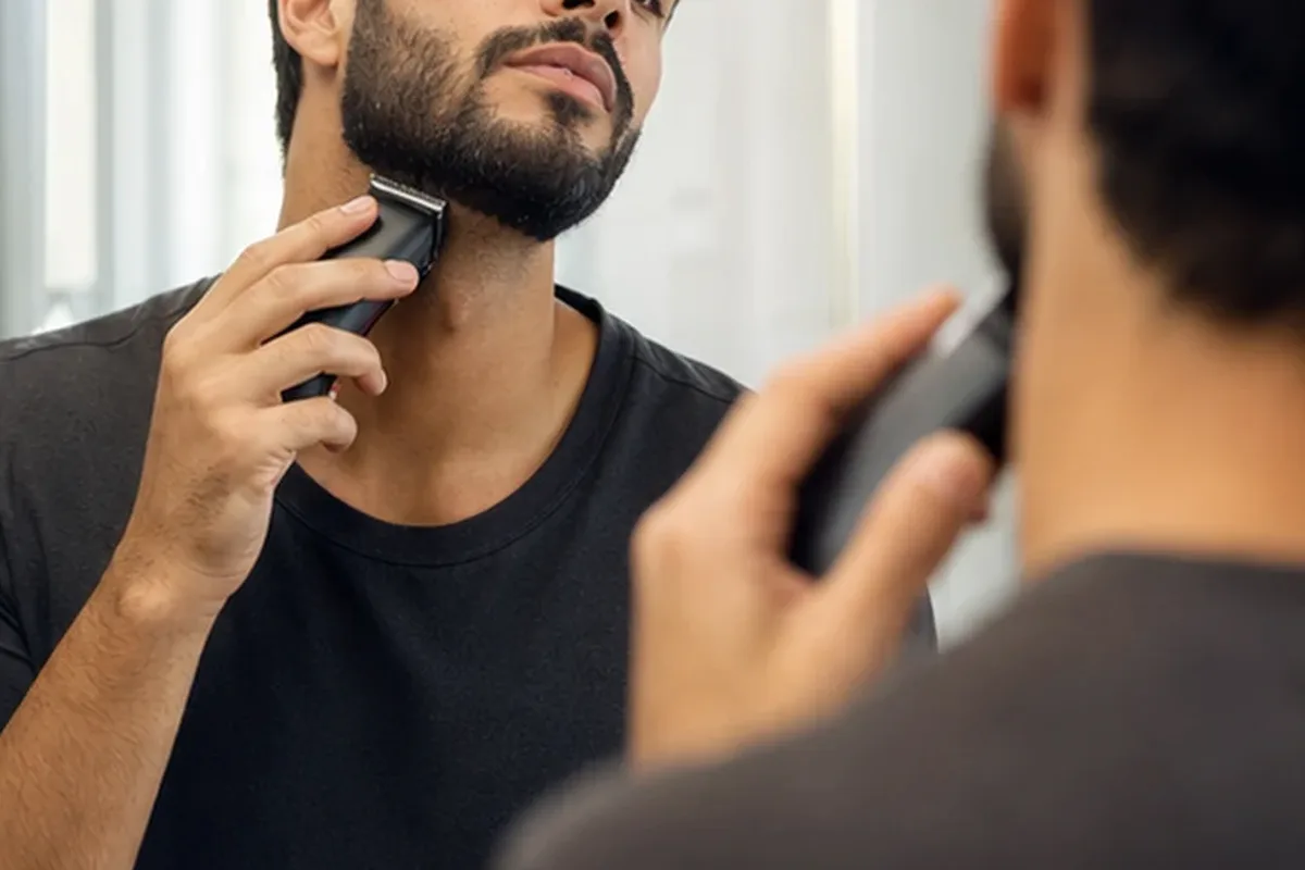 Redaktioneller Beauty-Moment zur Ausgangslage bei Nassrasierer für die Bikinizone