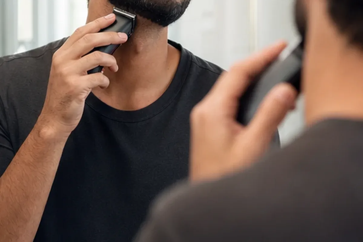 Redaktioneller Beauty-Moment zur Ausgangslage bei Nassrasierer für die Bikinizone