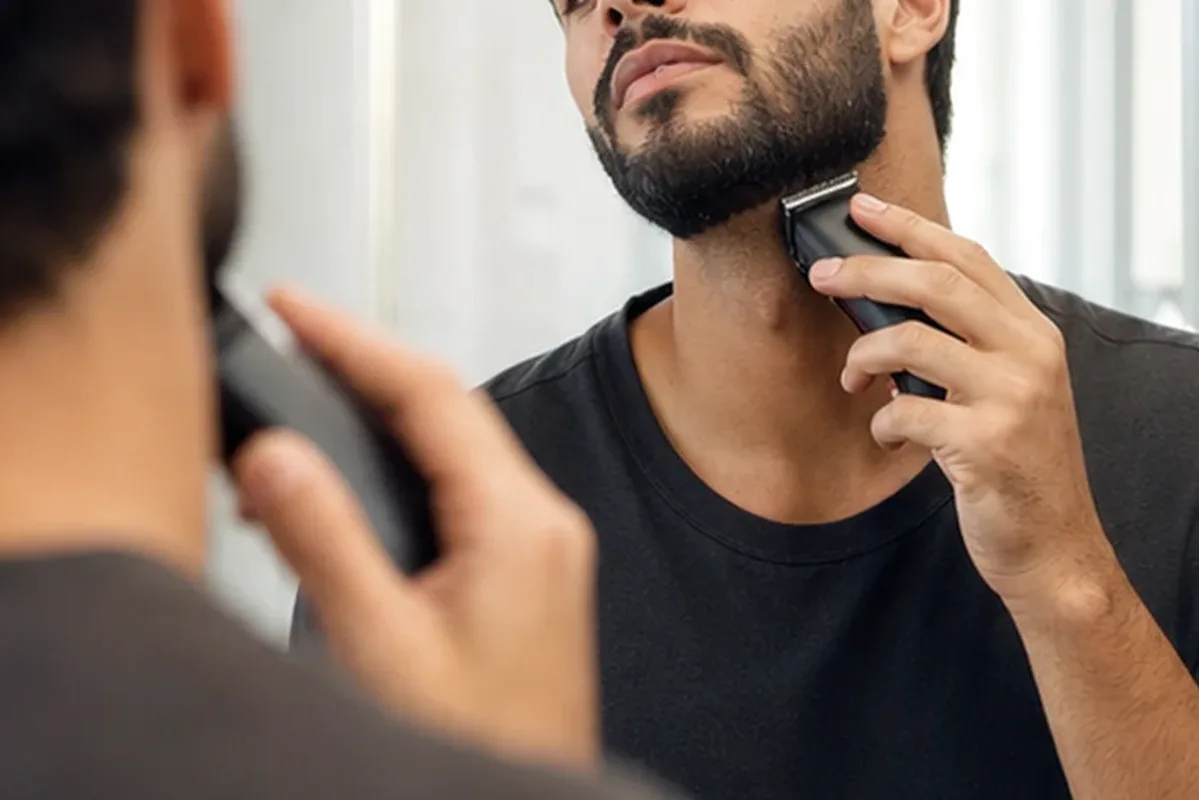 Authentische Beauty-Routine passend zum Thema Gesichtsrasierer für empfindliche Haut