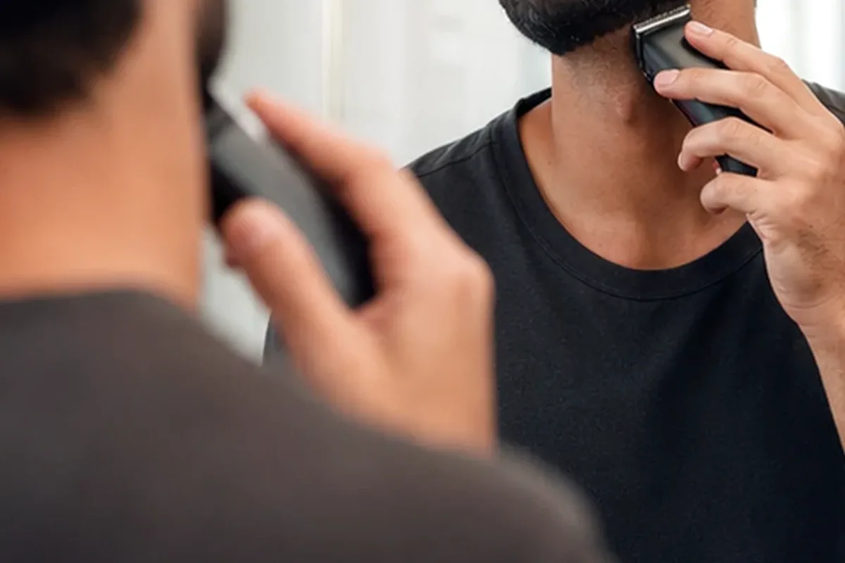 Authentische Beauty-Routine passend zum Thema Bikinizonen-Trimmer für empfindliche Haut