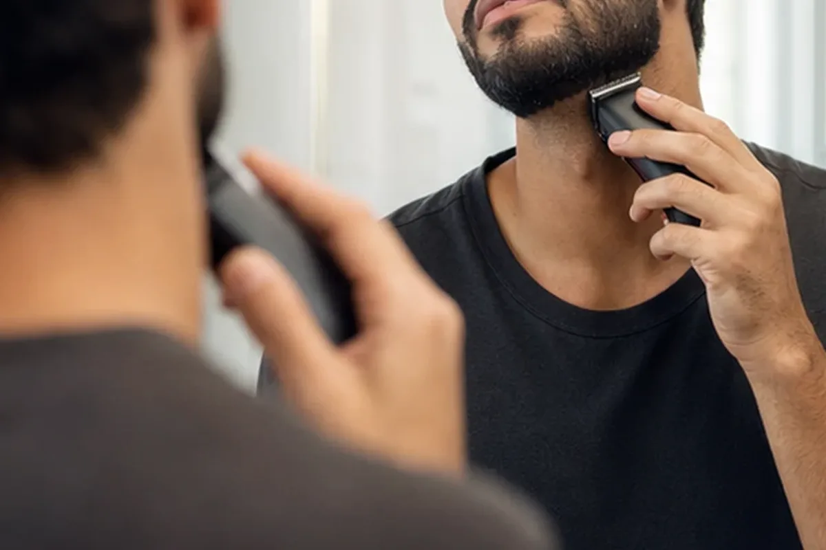 Emotionaler und authentischer Anwendungsmoment rund um Elektrorasierer für empfindliche Haut