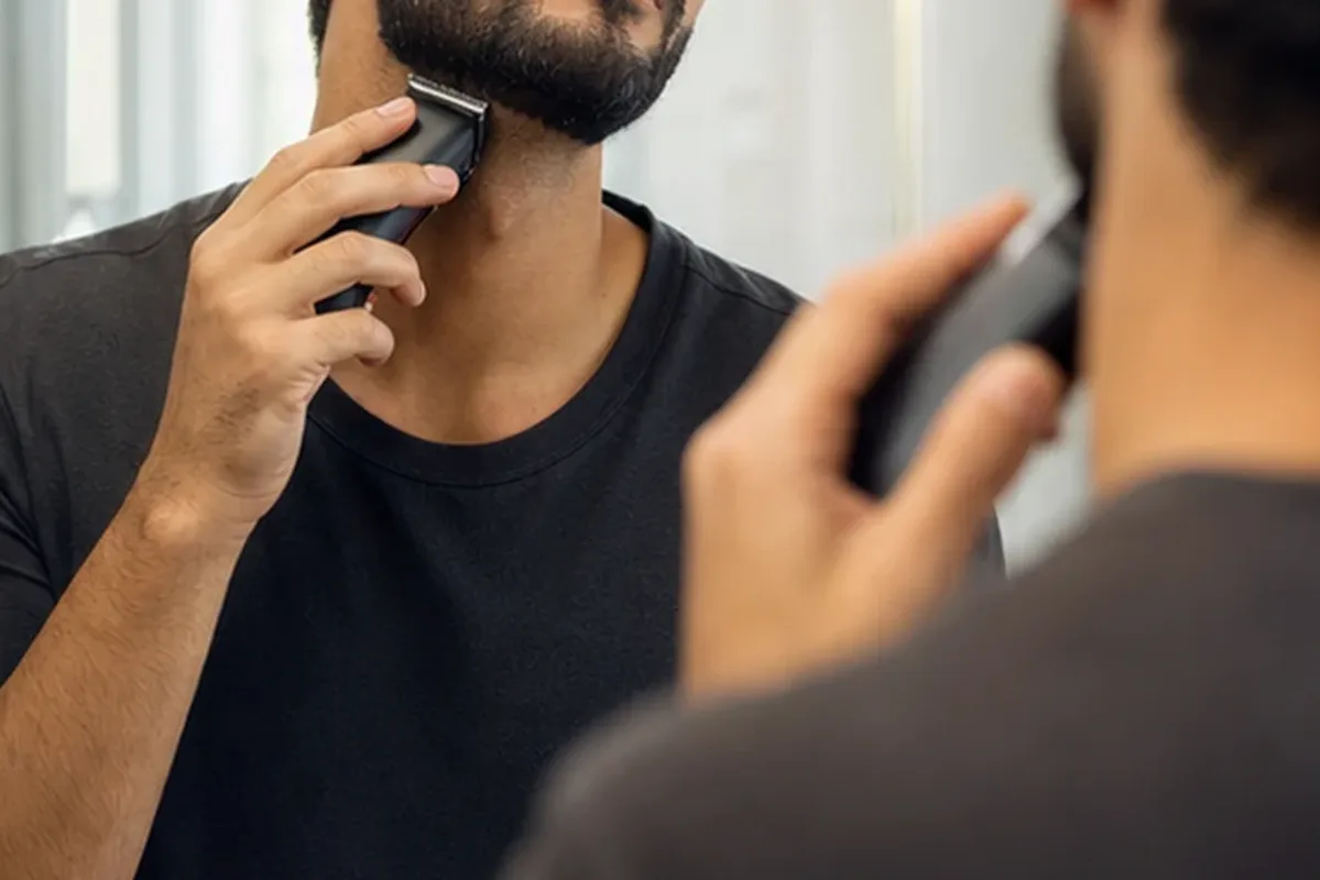 Authentische Beauty-Routine passend zum Thema Body-Trimmer für eine schnelle Anwendung
