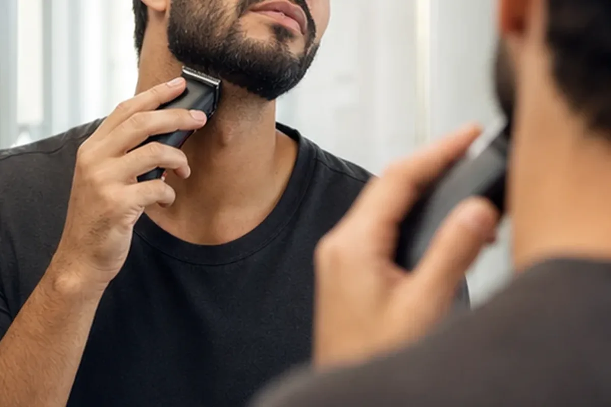 Authentische Beauty-Routine passend zum Thema Nassrasierer bei eingewachsenen Haaren