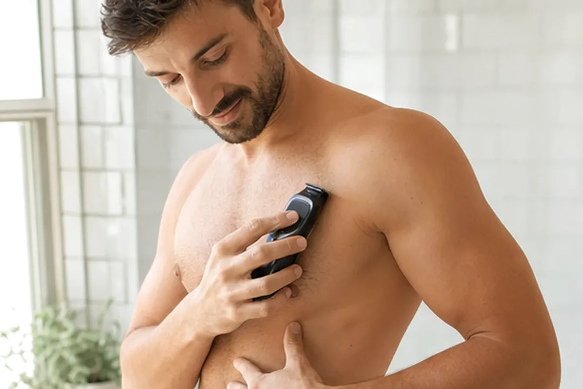 Redaktioneller Beauty-Moment zur Ausgangslage bei Bikinizonen-Trimmer für feine Haare