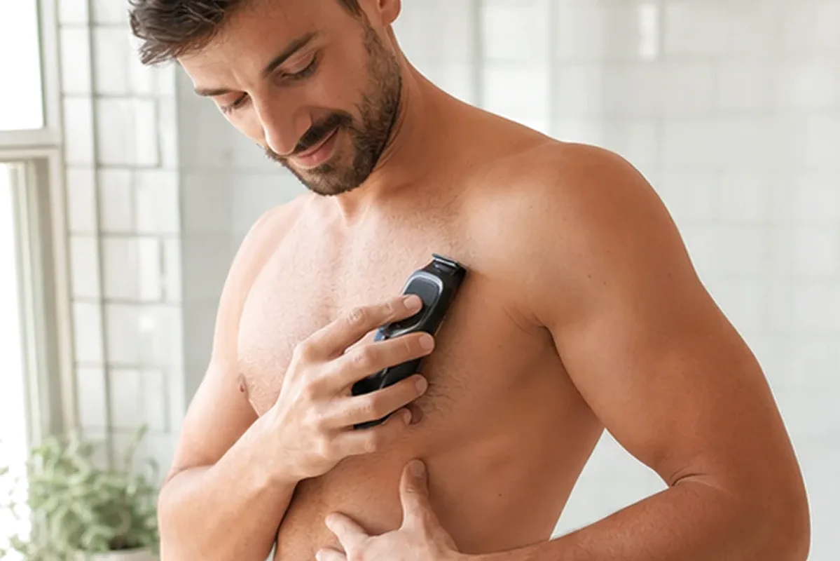 Authentische Beauty-Routine passend zum Thema Elektrorasierer für eine schnelle Anwendung