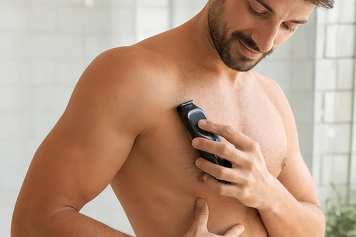 Authentischer Wohlfühlmoment passend zum Beauty-Thema Rasiergel für die Bikinizone