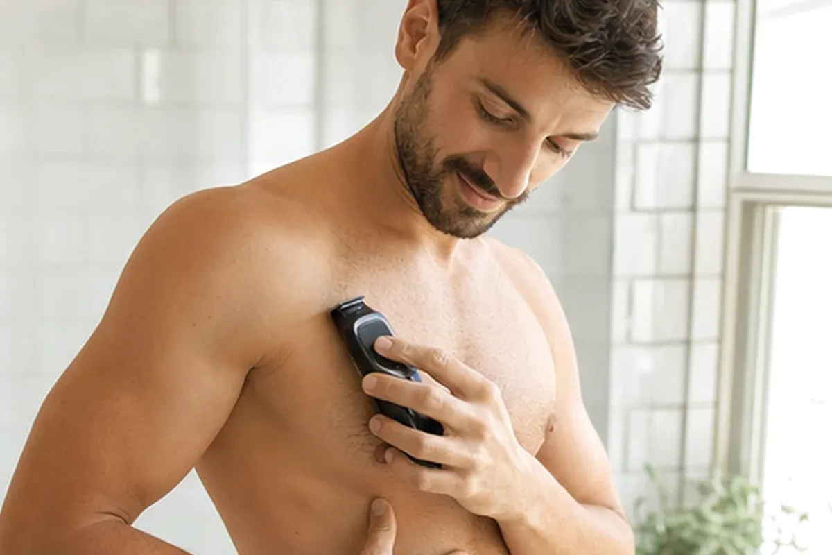 Authentischer Wohlfühlmoment passend zum Beauty-Thema After-Shave-Pflege bei Rasurbrand
