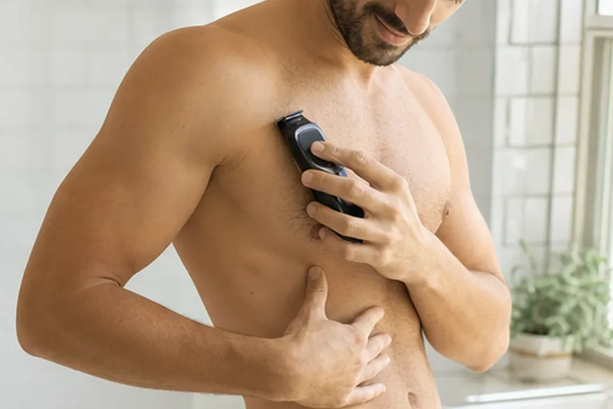 Authentische Beauty-Routine passend zum Thema Elektrorasierer für eine schnelle Anwendung