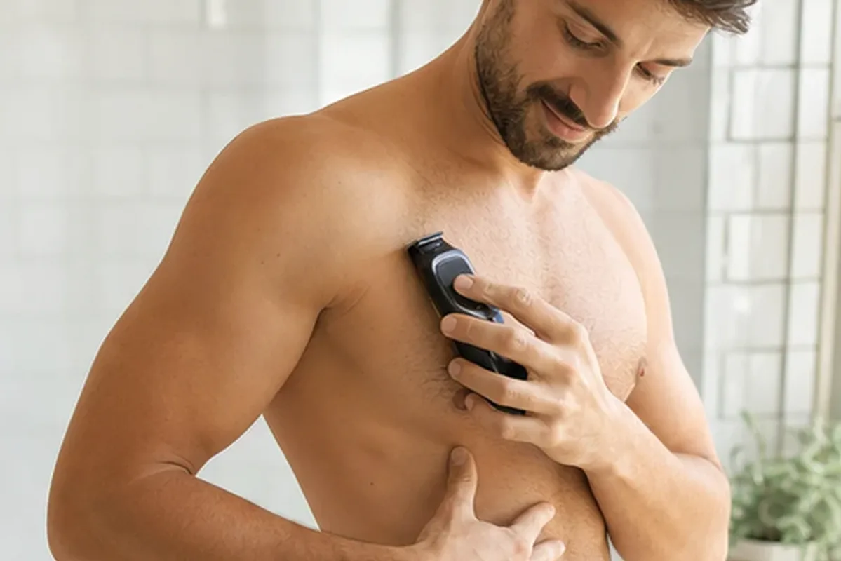 Authentischer Wohlfühlmoment passend zum Beauty-Thema Rasiergel für empfindliche Haut