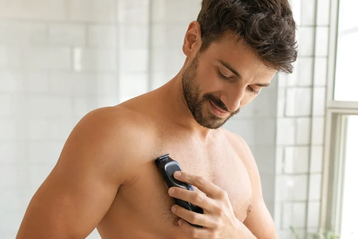 Redaktioneller Beauty-Moment zur Ausgangslage bei Rasieröl für die Bikinizone