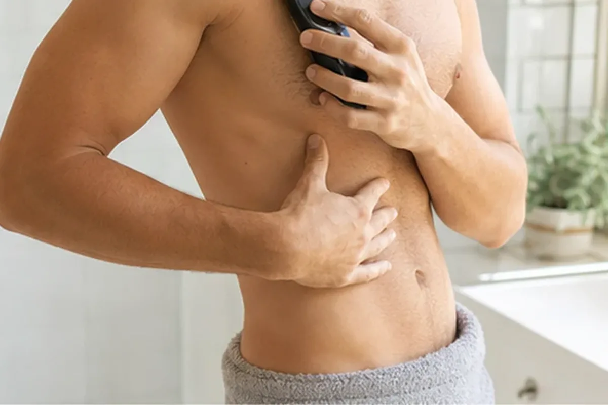Emotionaler und authentischer Anwendungsmoment rund um Sugaring-Paste für die Bikinizone