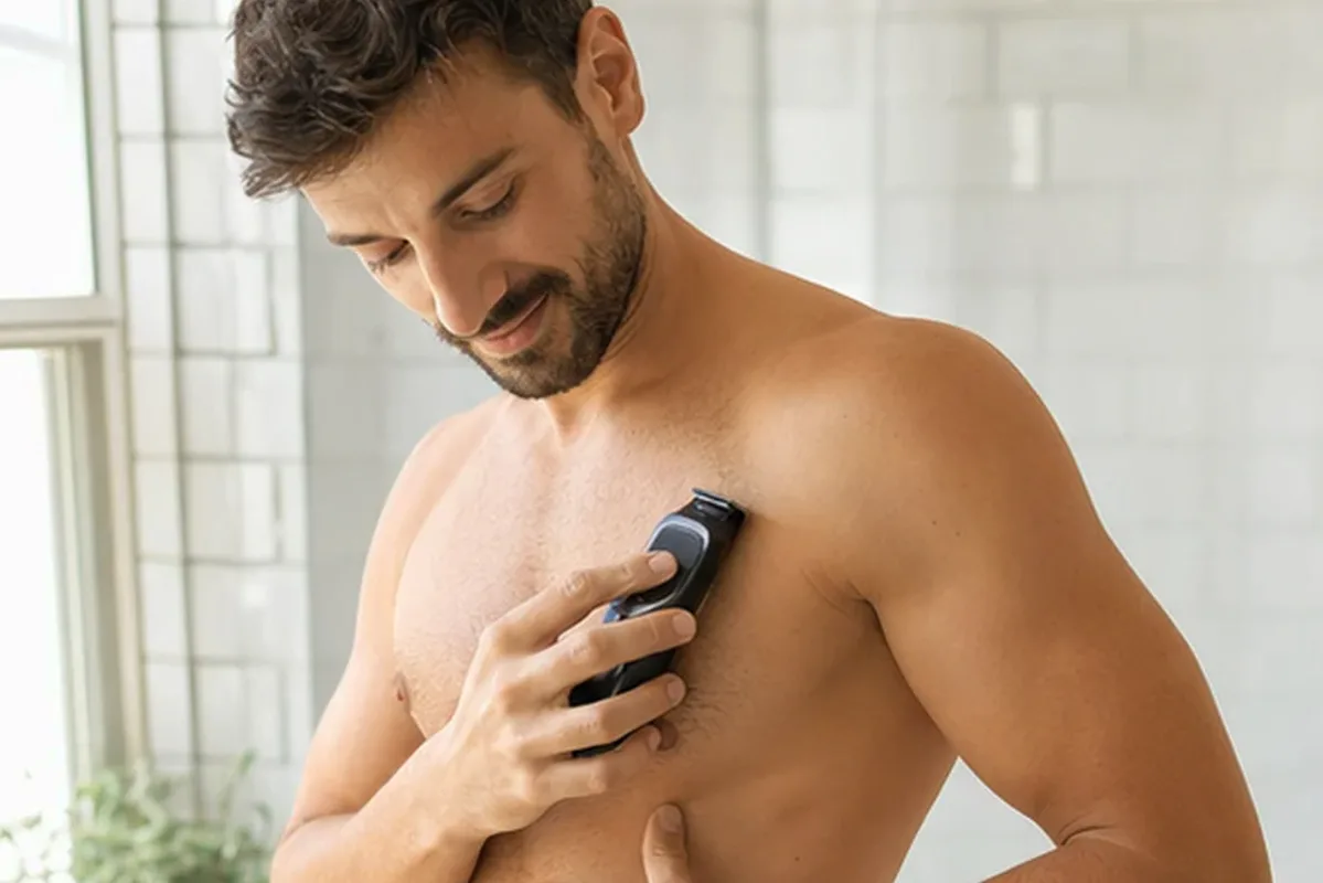 Emotionaler und authentischer Anwendungsmoment rund um Rasiergel für die Bikinizone