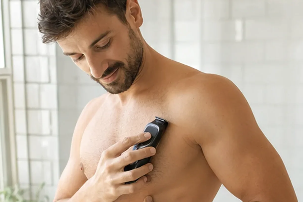 Authentischer Wohlfühlmoment passend zum Beauty-Thema Rasiergel für empfindliche Haut