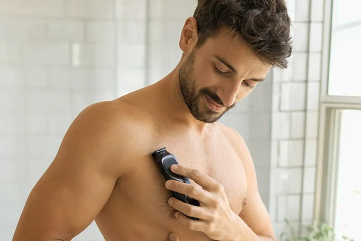 Authentischer Wohlfühlmoment passend zum Beauty-Thema Rasierhobel bei eingewachsenen Haaren