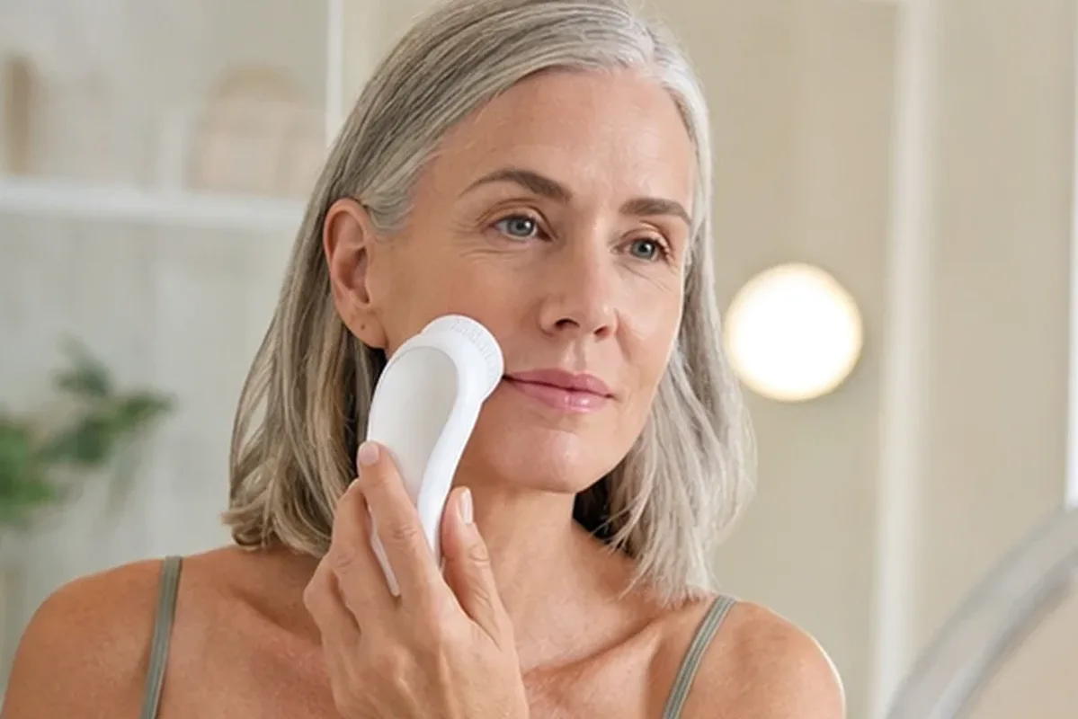 Authentischer Wohlfühlmoment passend zum Beauty-Thema Körperanalysewaage bei wenig Zeit