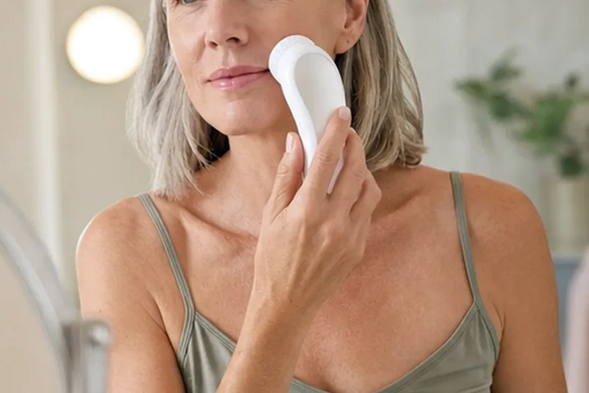 Hochwertige Beauty-Inszenierung zu Auswahlkriterien für Kosmetikspiegel für Reisen