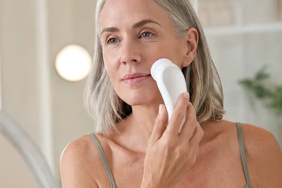 Hochwertige Beauty-Inszenierung zu Auswahlkriterien für Mikrostrom-Gerät bei kleinem Budget