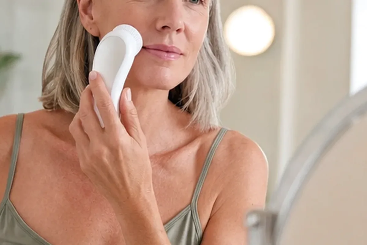Redaktionelle Detailaufnahme zur Orientierung bei LED-Gesichtsmaske mit Premium-Anspruch