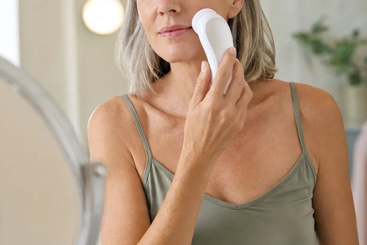 Authentischer Wohlfühlmoment passend zum Beauty-Thema Maniküre-Set bei kleinem Budget