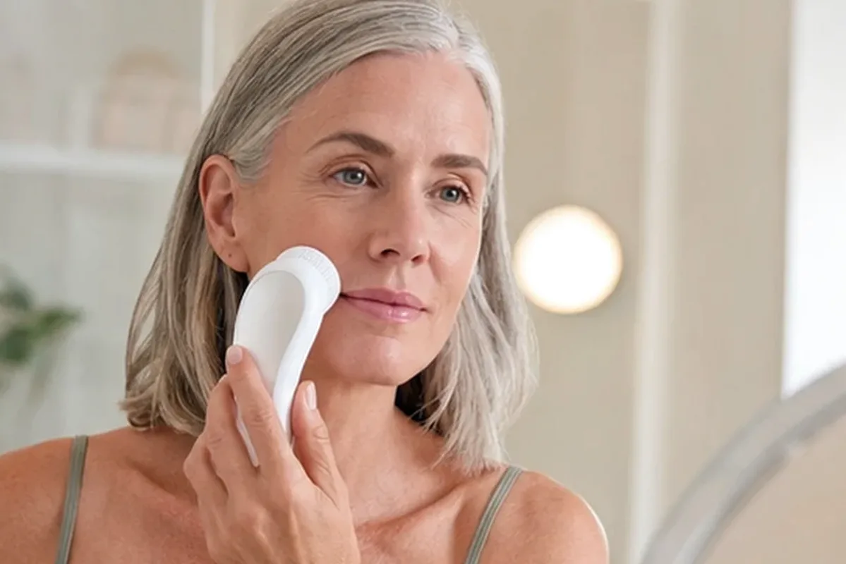 Authentischer Wohlfühlmoment passend zum Beauty-Thema Kosmetikspiegel mit Premium-Anspruch