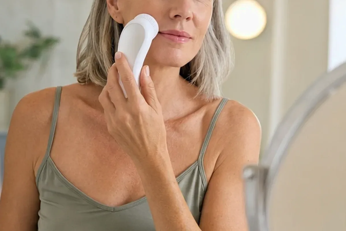 Redaktioneller Beauty-Moment zur Ausgangslage bei Warmluftbürste für lockiges Haar
