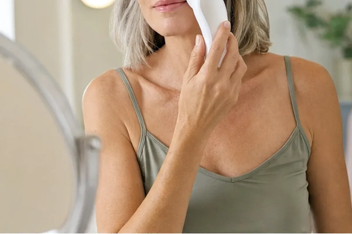 Authentische Beauty-Routine passend zum Thema Gesichtsreinigungsbürste für empfindliche Haut