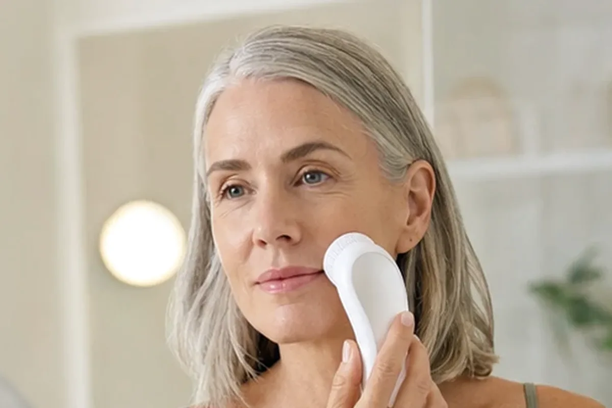 Authentischer Wohlfühlmoment passend zum Beauty-Thema Kosmetikspiegel für Reisen