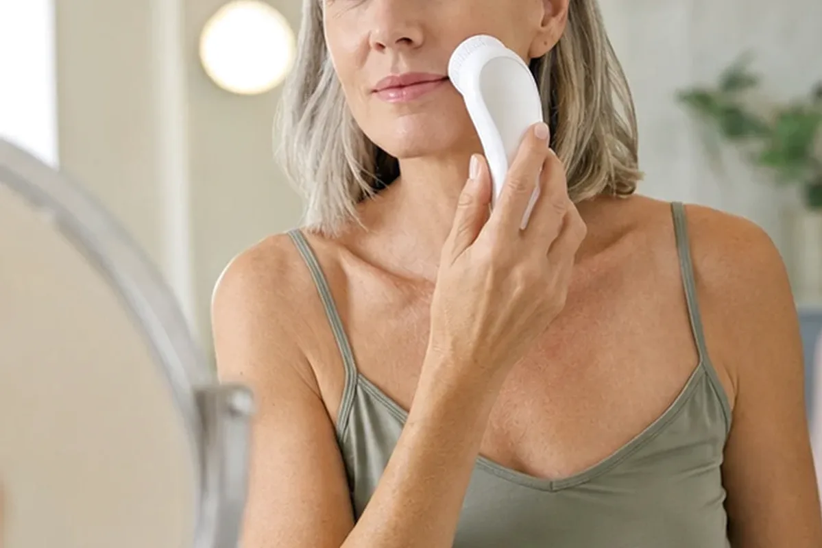 Authentischer Wohlfühlmoment passend zum Beauty-Thema Kosmetikspiegel für Reisen