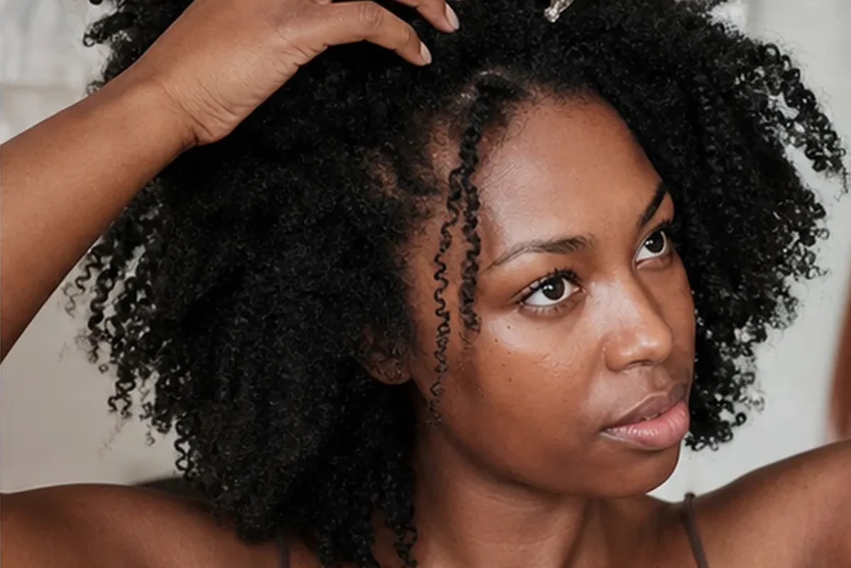 Authentische Beauty-Routine passend zum Thema Lockengel für trockenes Haar
