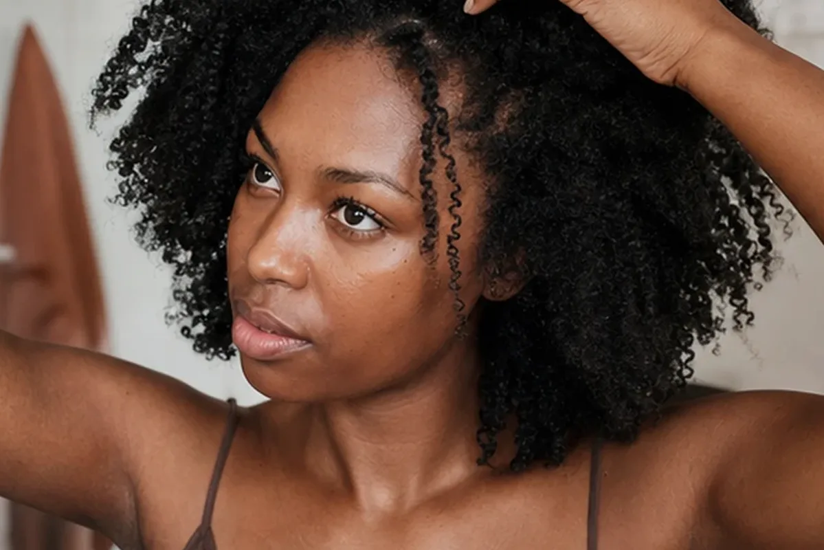 Authentische Beauty-Routine passend zum Thema Haaröl bei Frizz