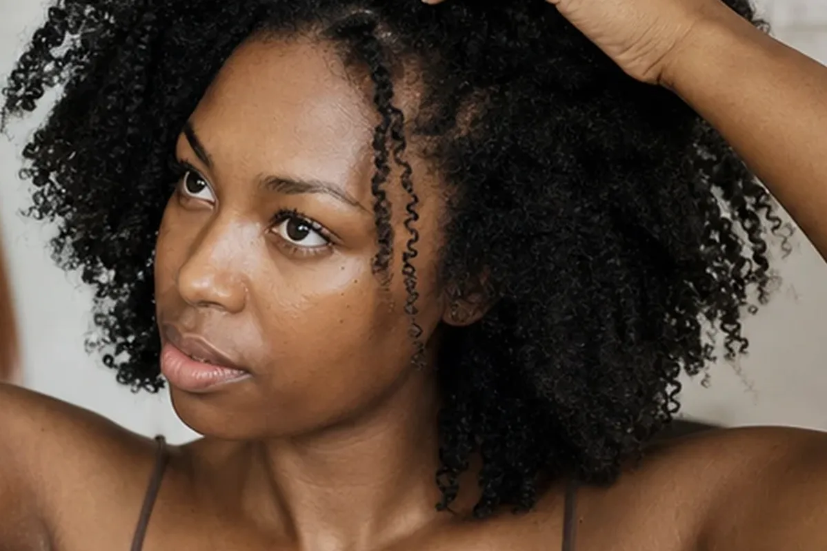 Redaktioneller Beauty-Moment zur Ausgangslage bei Conditioner für strapaziertes Haar