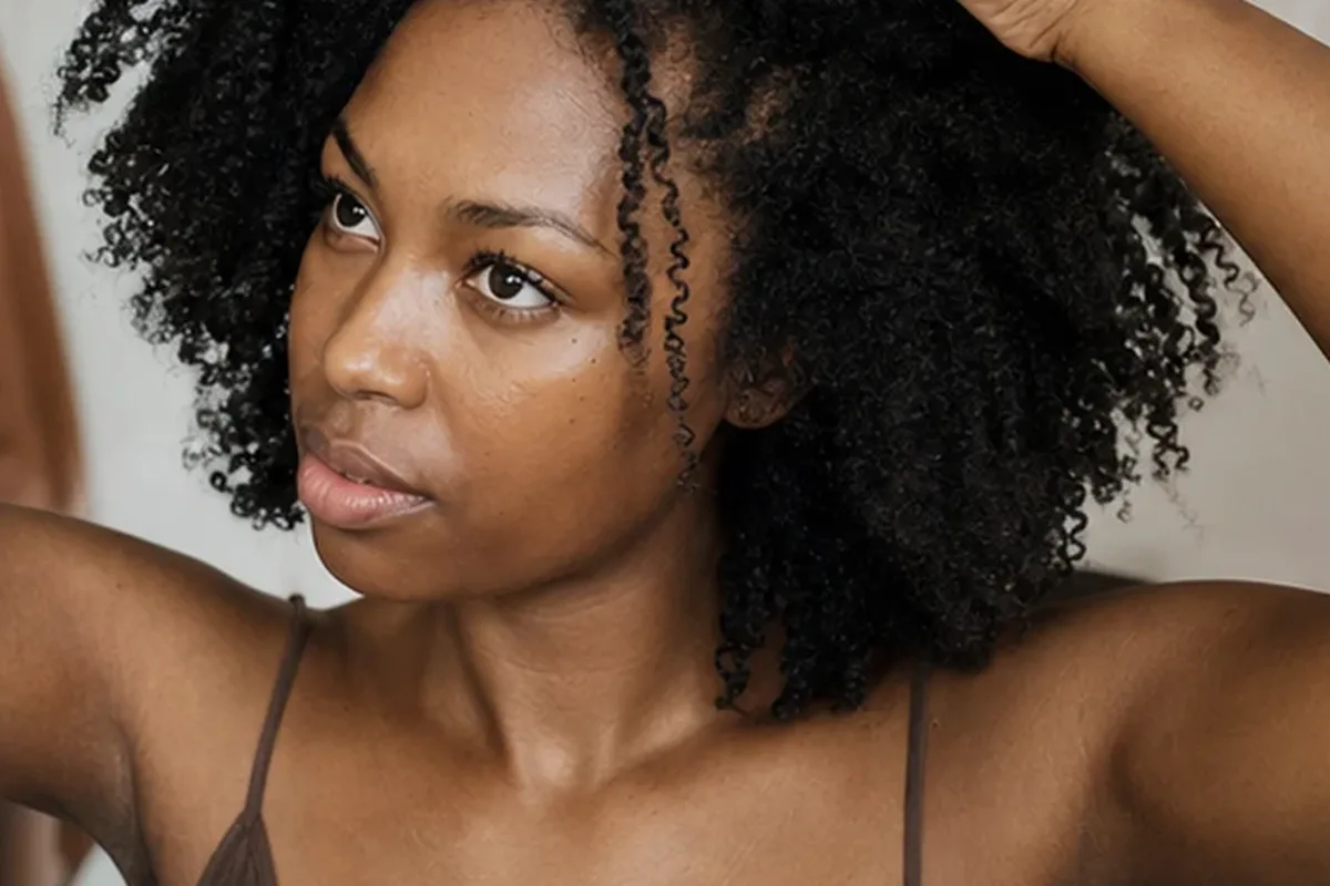 Authentische Beauty-Routine passend zum Thema Conditioner für strapaziertes Haar