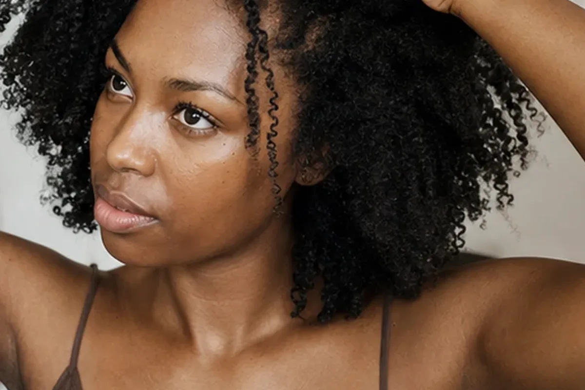 Redaktioneller Beauty-Moment zur Ausgangslage bei Mildes Shampoo bei Haarbruch