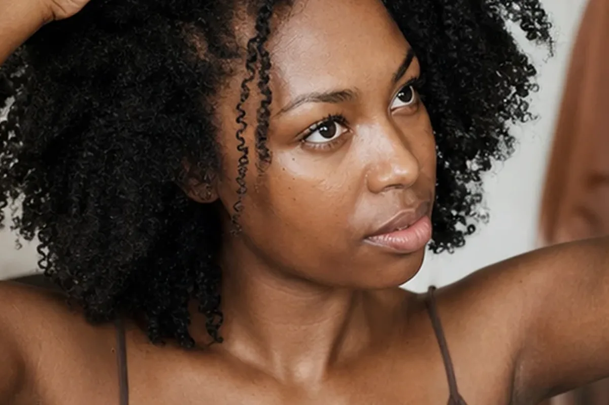 Authentische Beauty-Routine passend zum Thema Haartrockner für trockenes Haar