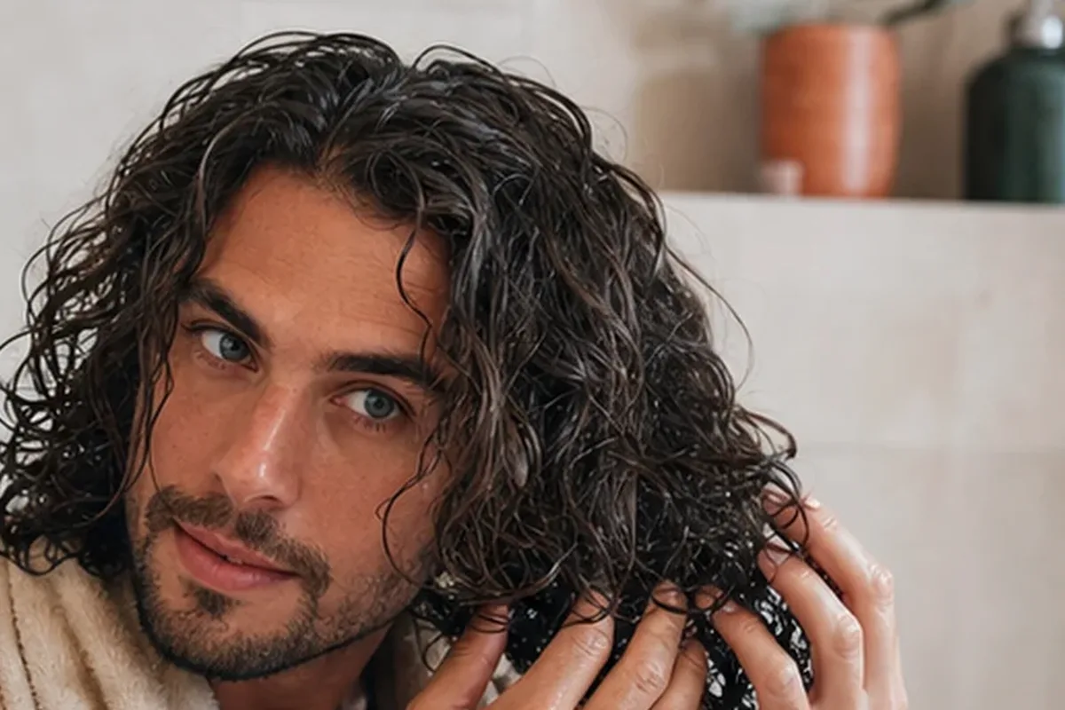 Authentischer Wohlfühlmoment passend zum Beauty-Thema Silbershampoo bei Haarbruch