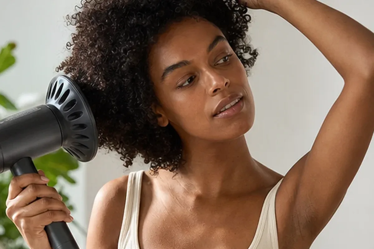 Authentische Beauty-Routine passend zum Thema Ionen-Haartrockner für Anfänger
