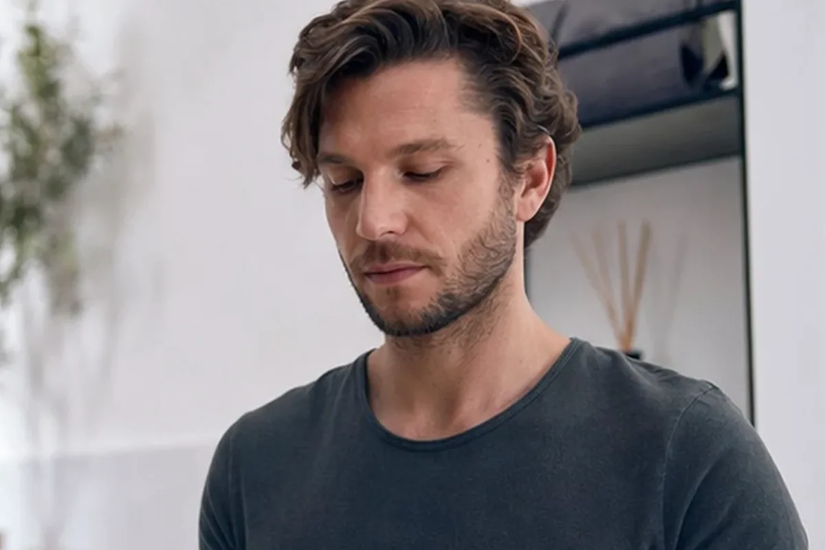 Authentische Beauty-Routine passend zum Thema Gesichtsreinigungsbürste bei kleinem Budget