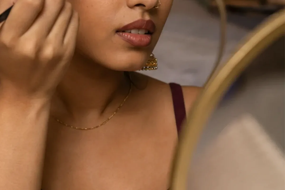 Authentische Beauty-Routine passend zum Thema Lidschatten für reife Haut