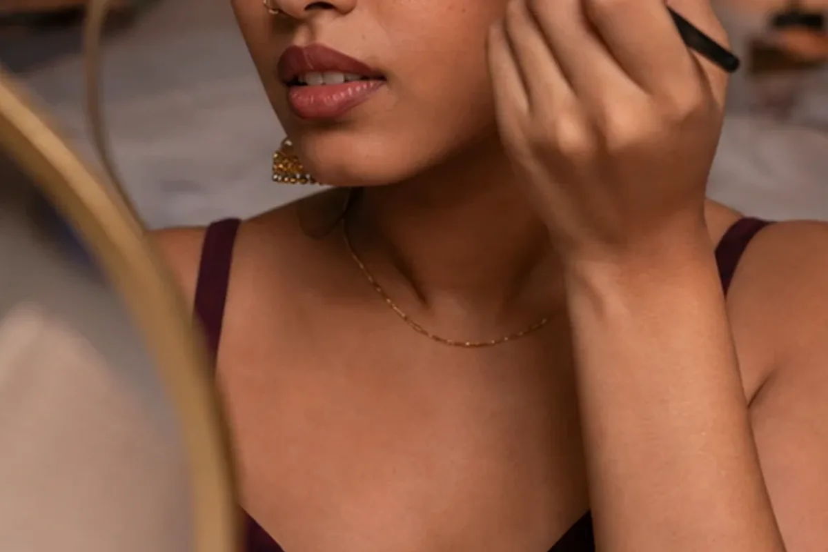 Authentischer Wohlfühlmoment passend zum Beauty-Thema Eyeliner für empfindliche Haut