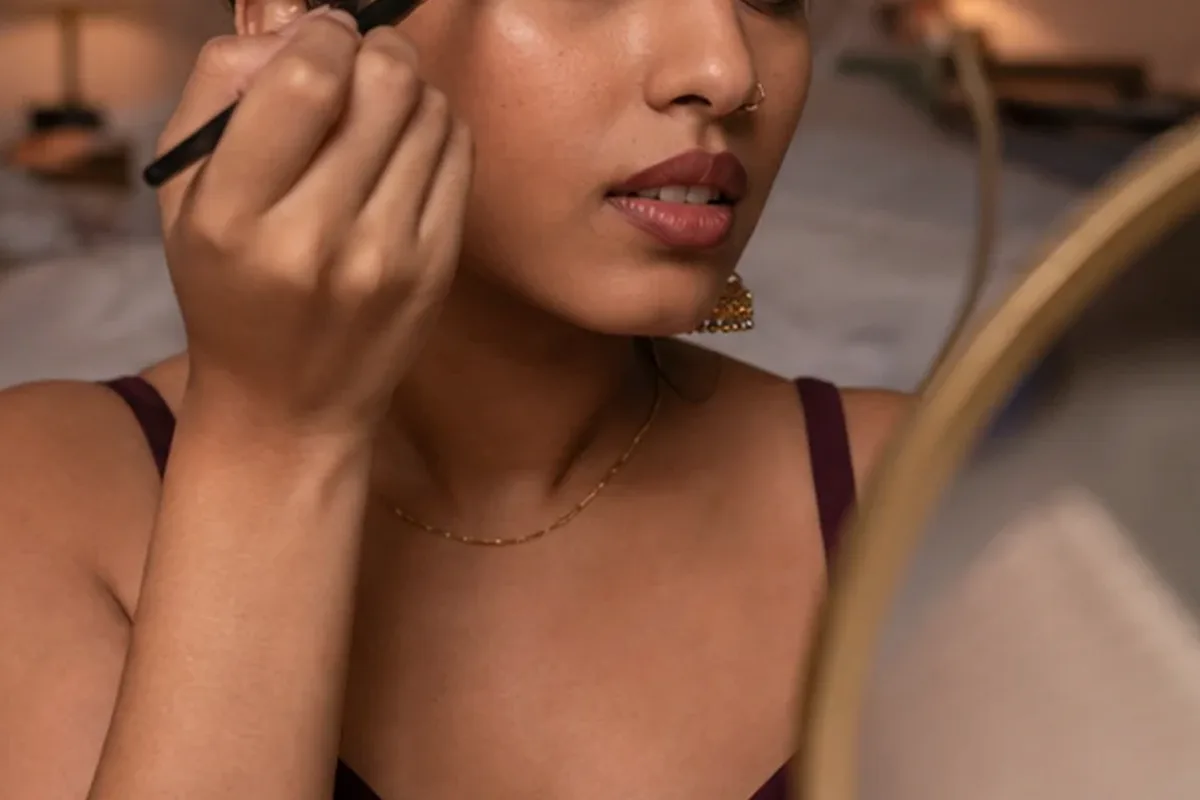 Redaktioneller Beauty-Moment zur Ausgangslage bei Foundation für einen natürlichen Look