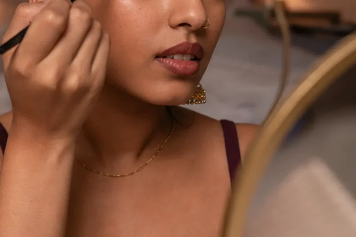 Authentische Beauty-Routine passend zum Thema Lip Tint für langen Halt