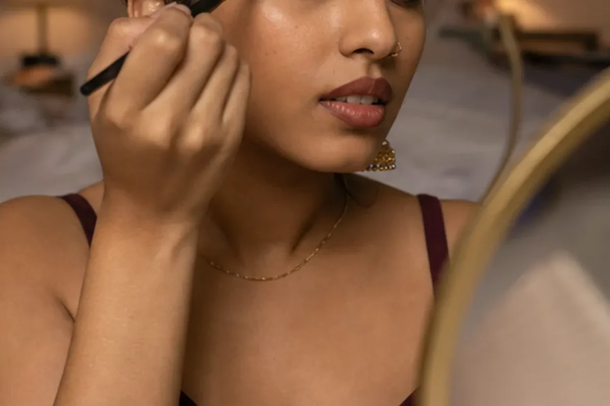 Hochwertige Beauty-Inszenierung zu Auswahlkriterien für Setting Spray bei großen Poren