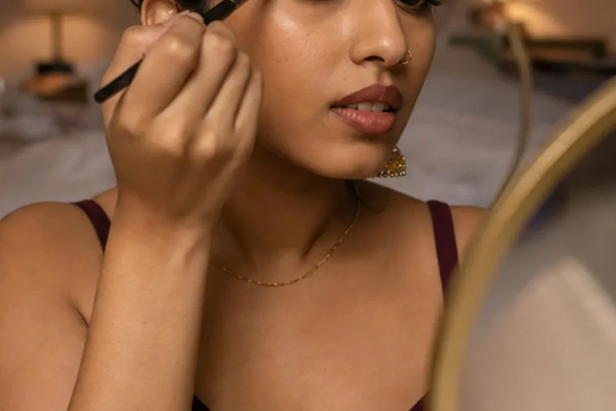 Redaktioneller Beauty-Moment zur Ausgangslage bei Lippenstift für einen natürlichen Look