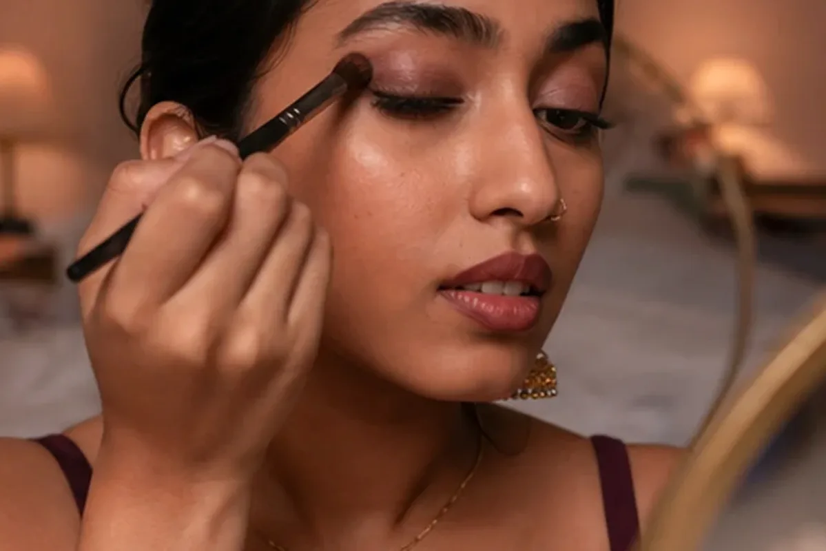 Redaktioneller Beauty-Moment zur Ausgangslage bei Puder für einen natürlichen Look