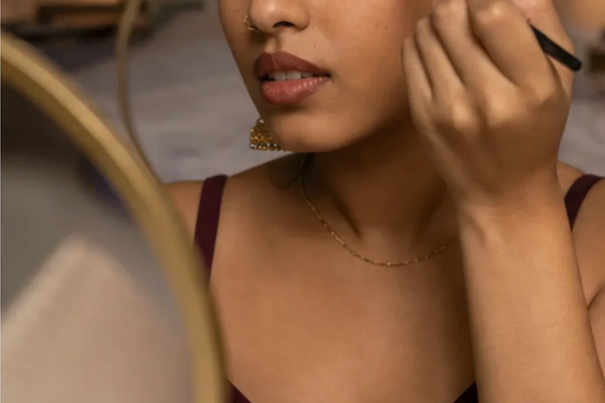 Redaktioneller Beauty-Moment zur Ausgangslage bei Bronzer für trockene Haut