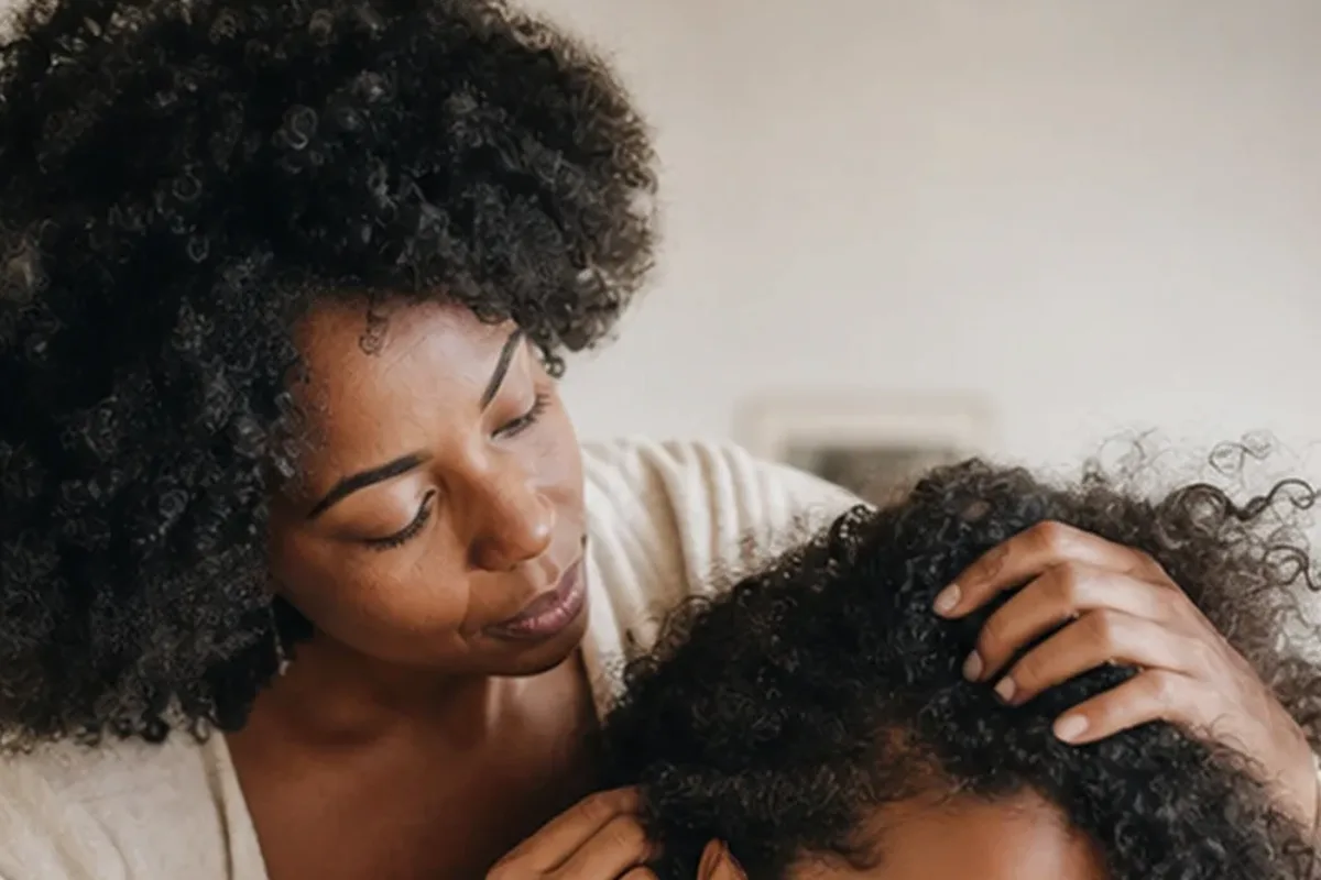 Redaktionelle Detailaufnahme zur Orientierung bei Haaröl bei Frizz