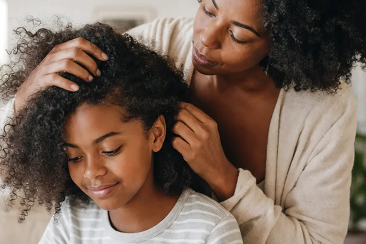 Authentische Beauty-Routine passend zum Thema Silbershampoo für lockiges Haar