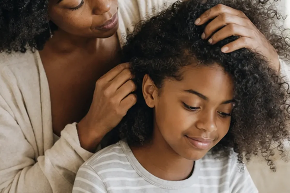 Redaktioneller Beauty-Moment zur Ausgangslage bei Leave-in-Pflege bei Frizz